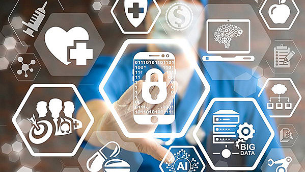 Eine Person interagiert mit einer digitalen Schnittstelle, auf der sechseckige Symbole im Zusammenhang mit dem Gesundheitswesen angezeigt werden, etwa ein Schloss, ein Herz, ein Caduceus, Pillen, ein Computer, künstliche Intelligenz und Big Data, was die Technologieintegration in medizinische Dienste symbolisiert.
