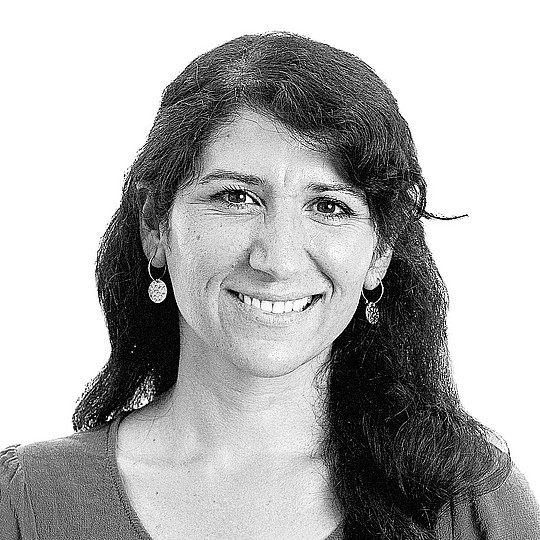 Schwarz-Weiß-Porträt von Shilan Fendi.