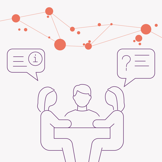 Illustration: Drei angedeutete Personen sitzen im Vordergrund, links und rechts von ihnen ist jeweils eine Sprechblase.